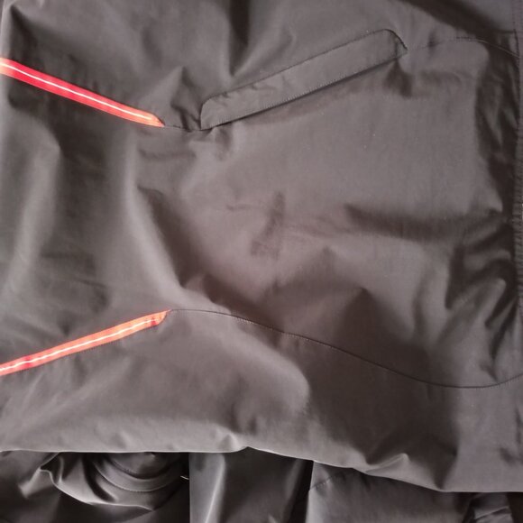 Men's Descente Ski Jacket Size Medium Black - Picture 7 of 14